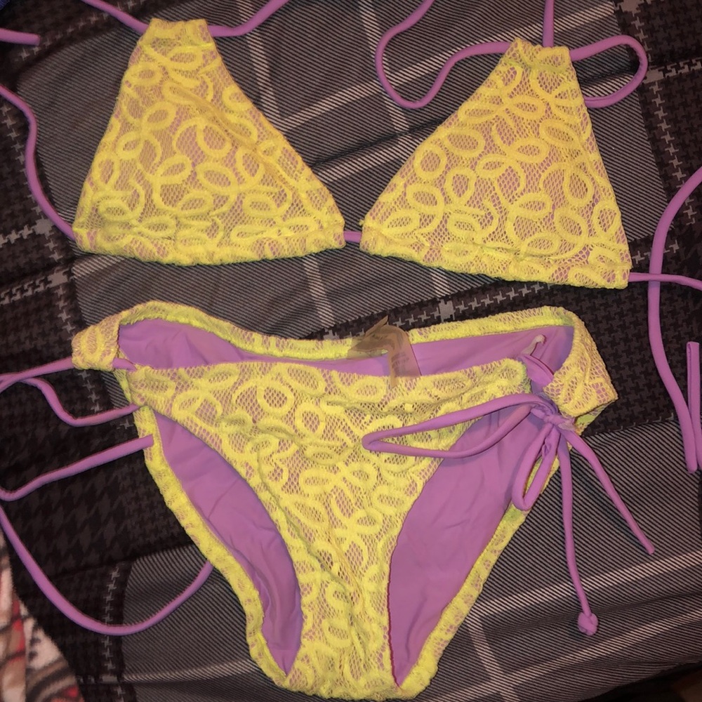 Victoria’s Secret bikini